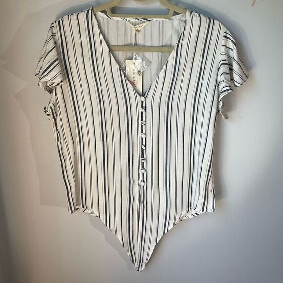 Sim and Sam NWT Tie Waist Flutter Sleeve Button Up, Large. Ivory, Navy coastal - Picture 9 of 16